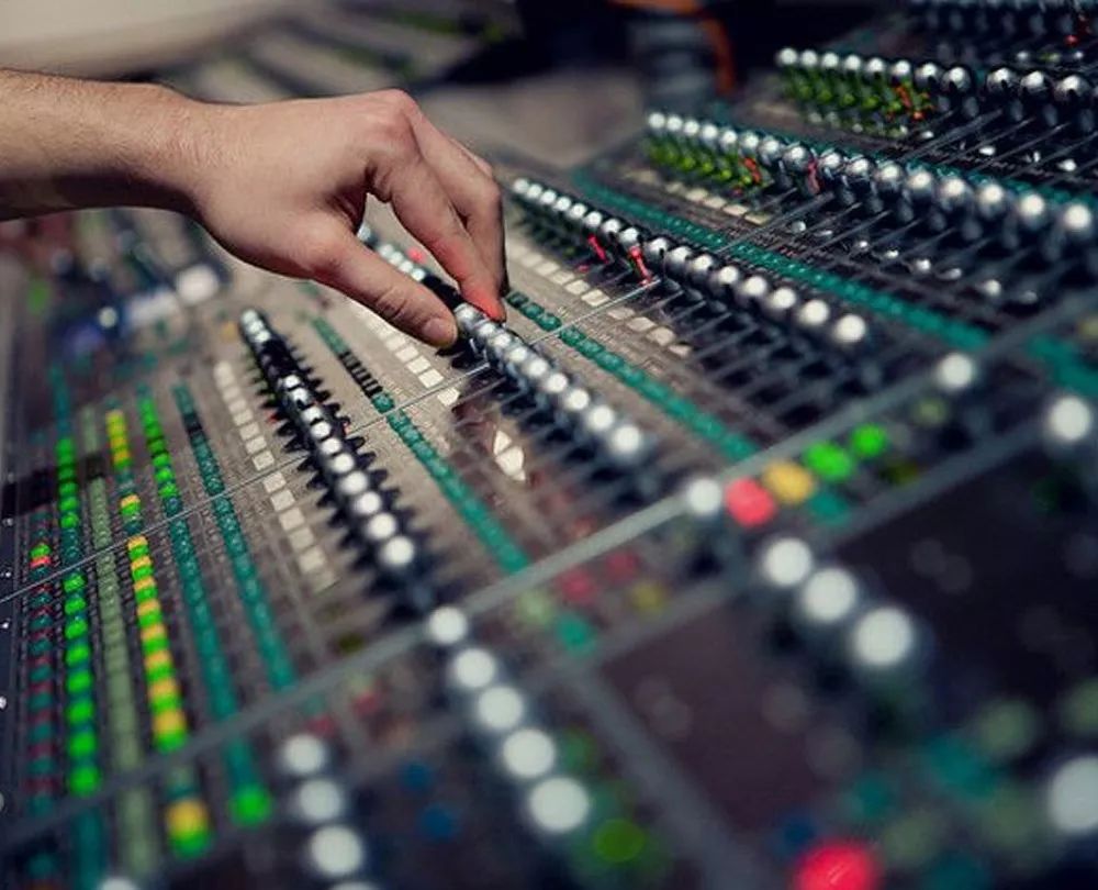 揭秘“百萬調(diào)音師”——錄音制作中的魔法師